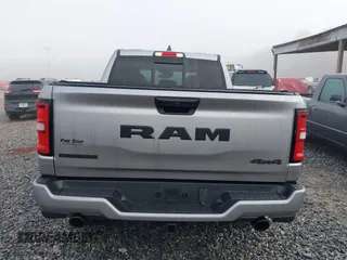 2025 Ram 1500 Big Horn z VIN 1C6SRFFP5SN502795, wystawiony jako IAAI lot #41498981 z przebiegiem 6 565 mil mil oraz . Historia ofert i sprzedaży dostępna na DreamBid. Obrazek 16.