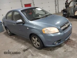 2008 Chevrolet Aveo LT z VIN KL1TG56688B009263, wystawiony jako IAAI lot #42033978 z przebiegiem 121 216 mil mil oraz . Historia ofert i sprzedaży dostępna na DreamBid. Obrazek 1.