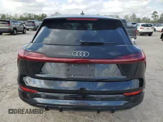 2024 Audi Q8 e-tron Premium Plus z VIN WA15AAGE4RB029832, wystawiony jako Copart lot #79555074 z przebiegiem 12 722 mil mil oraz Szkoda całkowita • Salvage title. Historia ofert i sprzedaży dostępna na DreamBid. Obrazek 6.