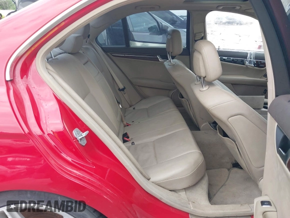 2010 Mercedes-Benz C 300 Sport z VIN WDDGF5EB5AR090186, wystawiony jako IAAI lot #42673413 z przebiegiem 195 799 mil mil oraz . Historia ofert i sprzedaży dostępna na DreamBid. Obrazek 8.