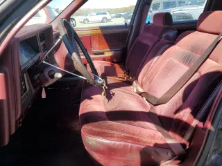 1989 Dodge Dynasty z VIN 1B3BC4637KD532206, wystawiony jako Copart lot #74233744 z przebiegiem 85 245 mil mil oraz Czysty tytuł • Clean title. Historia ofert i sprzedaży dostępna na DreamBid. Obrazek 7.