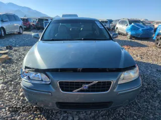 2005 Volvo S60 with VIN YV1RS592652436053, listed as a Copart auction lot 43177585 with 155,537 mi miles and Salvage Title. Bid and sale history available at carsss.com. Image 5.