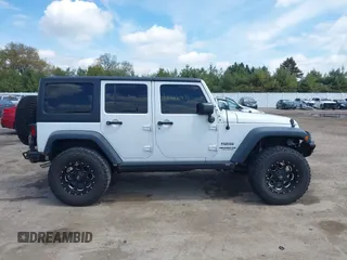 2016 Jeep Wrangler Unlimited Sport z VIN 1C4HJWDG5GL308803, wystawiony jako IAAI lot #42181473 z przebiegiem 41 621 mil mil oraz . Historia ofert i sprzedaży dostępna na DreamBid. Obrazek 14.