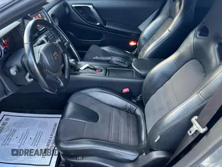 2013 Nissan GT-R Premium с VIN JN1AR5EF5DM260772, выставлен на аукционе Copart как лот 42827935 с пробегом 46 427 миль миль и Чистый • Clean title. История ставок и продаж доступна на DreamBid. Изображение 5.