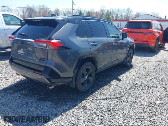 2021 Toyota RAV4 Hybrid XSE z VIN 4T3E6RFV4MU058397, wystawiony jako IAAI lot #42060980 z przebiegiem 236 612 mil mil oraz . Historia ofert i sprzedaży dostępna na DreamBid. Obrazek 4.