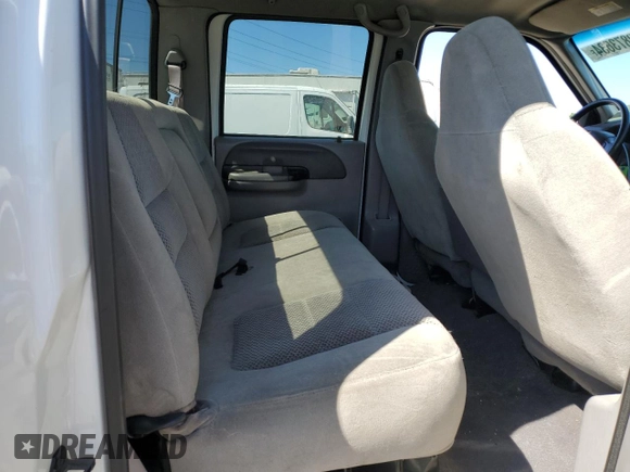 2001 Ford F-350 XL z VIN 1FTWW32F01ED08768, wystawiony jako Copart lot #62873634 z przebiegiem 317 184 mil mil oraz Szkoda całkowita • Salvage title. Historia ofert i sprzedaży dostępna na DreamBid. Obrazek 10.