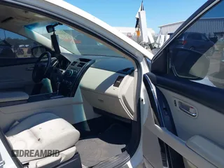 2012 Mazda CX-9 Sport z VIN JM3TB2BA6C0361981, wystawiony jako IAAI lot #42320797 z przebiegiem 152 239 mil mil oraz . Historia ofert i sprzedaży dostępna na DreamBid. Obrazek 5.