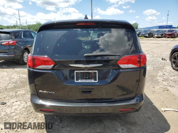 2017 Chrysler Pacifica Touring with VIN 2C4RC1DG4HR522594, listed as a Copart auction lot 62739225 with 65,589 mi miles and Clean title. Bid and sale history available at DreamBid. Image 6.