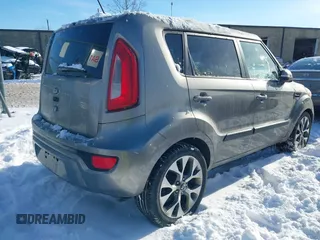 2013 Kia Soul ! with VIN KNDJT2A69D7558243, listed as a IAAI auction lot 41266545 with 192,503 mi miles. Bid and sale history available at carsss.com. Image 4.
