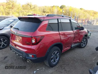 2022 Honda Passport TrailSport with VIN 5FNYF8H61NB015883, listed as a IAAI auction lot 40662061 with 19,212 mi miles and . Bid and sale history available at carsss.com. Image 4.