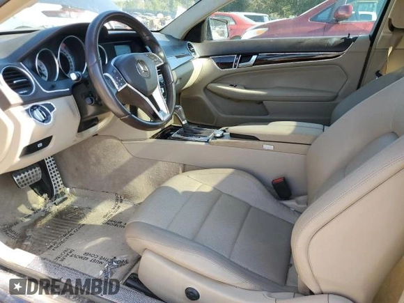 2015 Mercedes-Benz C 250 z VIN WDDGJ4HB6FG370187, wystawiony jako Copart lot #88162875 z przebiegiem 102 961 mil mil oraz Czysty tytuł • Clean title. Historia ofert i sprzedaży dostępna na DreamBid. Obrazek 7.