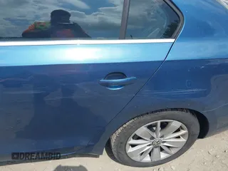 2015 Volkswagen Jetta SE with VIN 3VWD17AJ6FM231597, listed as a IAAI auction lot 42718275 with Not provided miles and . Bid and sale history available at DreamBid. Image 6.