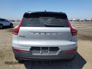 2021 Volvo XC40 R-Design z VIN YV4AC2HM4M2481361, wystawiony jako Copart lot #60087734 z przebiegiem 28 807 mil mil oraz Szkoda całkowita • Salvage title. Historia ofert i sprzedaży dostępna na DreamBid. Obrazek 6.