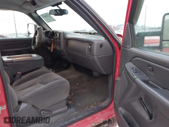 2006 Chevrolet Silverado 1500 LT1 with VIN 2GCEK13TX61118887, listed as a IAAI auction lot 41003882 with 171,532 mi miles. Bid and sale history available at carsss.com. Image 5.