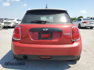 2016 MINI Hardtop z VIN WMWXP5C57G2D15410, wystawiony jako Copart lot #62340695 z przebiegiem 84 409 mil mil oraz Czysty tytuł • Clean title. Historia ofert i sprzedaży dostępna na DreamBid. Obrazek 6.