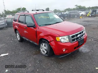 2011 Ford Escape XLT z VIN 1FMCU9DG5BKC36398, wystawiony jako IAAI lot #42480728 z przebiegiem 73 357 mil mil oraz . Historia ofert i sprzedaży dostępna na DreamBid. Obrazek 1.