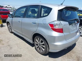 2013 Honda Fit Sport z VIN JHMGE8H56DC009996, wystawiony jako IAAI lot #42349929 z przebiegiem 152 779 mil mil oraz . Historia ofert i sprzedaży dostępna na DreamBid. Obrazek 3.