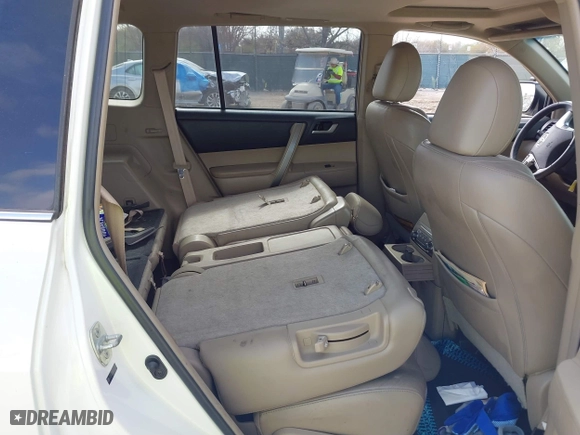 2013 Toyota Highlander with VIN 5TDZK3EH6DS096284, listed as a IAAI auction lot 41735321 with 239,697 mi miles. Bid and sale history available at carsss.com. Image 8.
