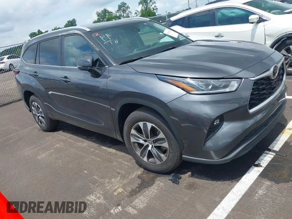 2024 Toyota Highlander LE z VIN 5TDKDRAH3RS543441, wystawiony jako IAAI lot #42429440 z przebiegiem 9 086 mil mil oraz . Historia ofert i sprzedaży dostępna na DreamBid. Obrazek 1.
