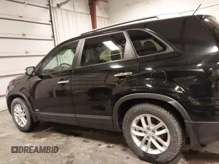 2015 Kia Sorento LX with VIN 5XYKTCA66FG573928, listed as a IAAI auction lot 42017586 with 174,939 mi miles. Bid and sale history available at carsss.com. Image 14.
