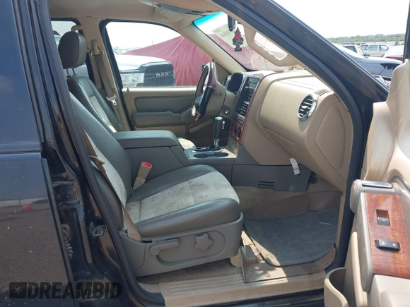 2007 Ford Explorer Eddie Bauer z VIN 1FMEU74EX7UA87218, wystawiony jako IAAI lot #42700546 z przebiegiem 206 043 mil mil oraz . Historia ofert i sprzedaży dostępna na DreamBid. Obrazek 5.