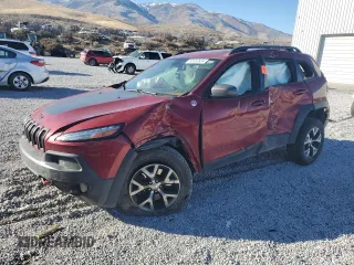 2016 Jeep Cherokee Trailhawk with VIN 1C4PJMBBXGW256204, listed as a Copart auction lot 83332834 with 0 mi miles and Salvage Title. Bid and sale history available at carsss.com. Image 1.