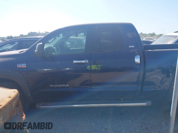 2008 Toyota Tundra z VIN 5TBBV54108S491746, wystawiony jako IAAI lot #42225719 z przebiegiem 142 589 mil mil oraz . Historia ofert i sprzedaży dostępna na DreamBid. Obrazek 14.