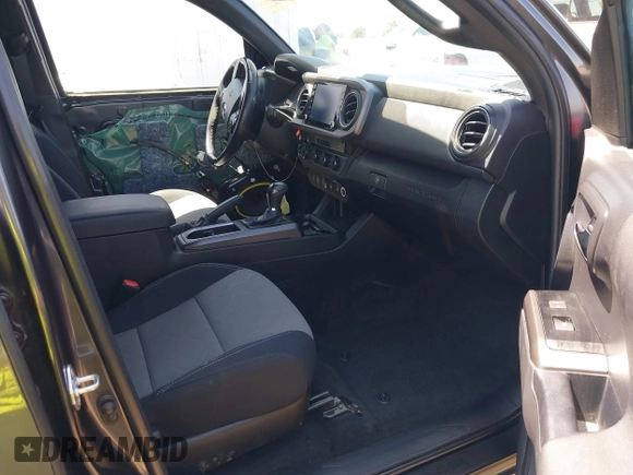 2023 Toyota Tacoma SR5 z VIN 3TMDZ5BN6PM153633, wystawiony jako IAAI lot #42353187 z przebiegiem 50 020 mil mil oraz . Historia ofert i sprzedaży dostępna na DreamBid. Obrazek 5.