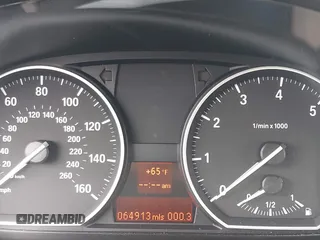 2009 BMW 1 Series 128i с VIN WBAUP93599VF48622, выставлен на аукционе IAAI как лот 42360145 с пробегом 64 913 миль миль и . История ставок и продаж доступна на DreamBid. Изображение 7.