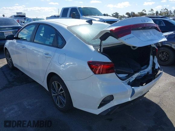 2023 Kia Forte LXS z VIN 3KPF24AD3PE599829, wystawiony jako IAAI lot #41740903 z przebiegiem 20 548 mil mil oraz . Historia ofert i sprzedaży dostępna na DreamBid. Obrazek 3.