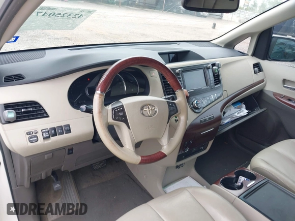 2012 Toyota Sienna XLE AAS z VIN 5TDYK3DC3CS186962, wystawiony jako IAAI lot #42325047 z przebiegiem Nie podano mil oraz . Historia ofert i sprzedaży dostępna na DreamBid. Obrazek 18.