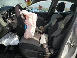 2015 Chevrolet Cruze LS z VIN 1G1PA5SH7F7300851, wystawiony jako Copart lot #48953325 z przebiegiem 95 547 mil mil oraz Szkoda całkowita • Salvage title. Historia ofert i sprzedaży dostępna na DreamBid. Obrazek 7.
