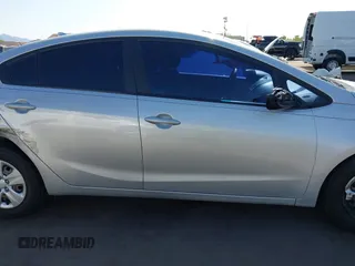 2017 Kia Forte LX z VIN 3KPFK4A71HE064591, wystawiony jako IAAI lot #42425957 z przebiegiem 161 494 mil mil oraz . Historia ofert i sprzedaży dostępna na DreamBid. Obrazek 13.