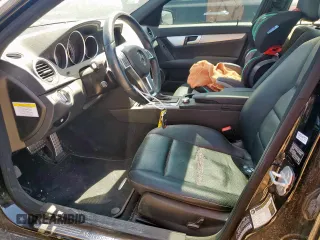 2013 Mercedes-Benz C 250 Sport z VIN WDDGF4HB4DA823093, wystawiony jako Copart lot #46481345 z przebiegiem 83 221 mil mil oraz Szkoda całkowita • Salvage title. Historia ofert i sprzedaży dostępna na DreamBid. Obrazek 7.