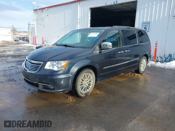 2014 Chrysler Town & Country Touring-L with VIN 2C4RC1CG4ER330072, listed as a IAAI auction lot 41533640 with 131,253 mi miles. Bid and sale history available at carsss.com. Image 17.