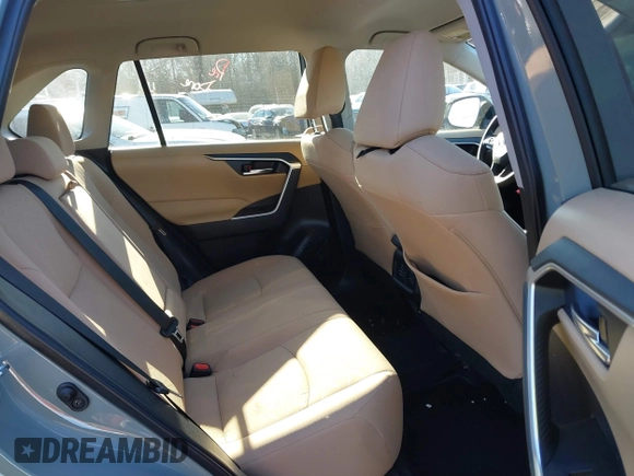 2021 Toyota RAV4 XLE with VIN 2T3W1RFV8MW152785, listed as a IAAI auction lot 41401709 with 55,069 mi miles. Bid and sale history available at carsss.com. Image 8.
