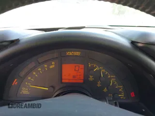 1993 Chevrolet Corvette z VIN 1G1YY33P4P5115339, wystawiony jako IAAI lot #42282352 z przebiegiem 90 578 mil mil oraz . Historia ofert i sprzedaży dostępna na DreamBid. Obrazek 7.