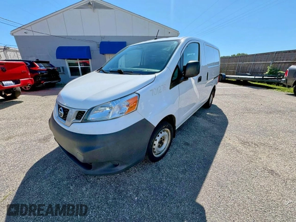 2018 Nissan NV200 S z VIN 3N6CM0KN0JK705415, wystawiony jako Copart lot #56692465 z przebiegiem 263 522 mil mil oraz Czysty tytuł • Clean title. Historia ofert i sprzedaży dostępna na DreamBid. Obrazek 2.