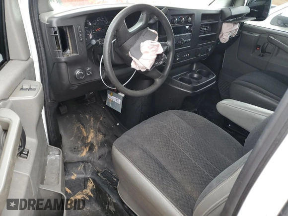 2019 GMC Savana Cargo z VIN 1GTW7AFG2K1293185, wystawiony jako Copart lot #85685444 z przebiegiem 166 770 mil mil oraz Szkody całkowita. Historia ofert i sprzedaży dostępna na DreamBid. Obrazek 8.