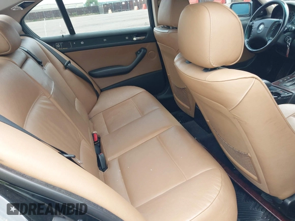 2005 BMW 3 Series 330xi с VIN WBAEW53425PN39800, выставлен на аукционе IAAI как лот 42478607 с пробегом 357 795 миль миль и . История ставок и продаж доступна на DreamBid. Изображение 8.