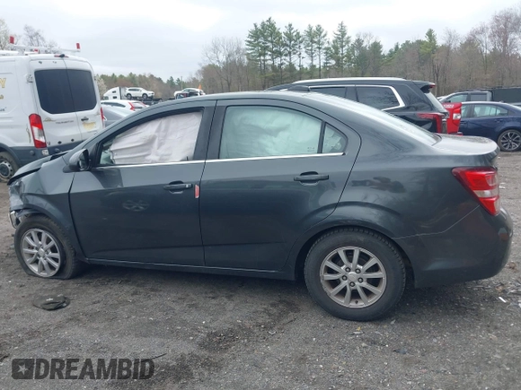2018 Chevrolet Sonic LT z VIN 1G1JD5SG9J4123931, wystawiony jako IAAI lot #42066158 z przebiegiem 94 959 mil mil oraz . Historia ofert i sprzedaży dostępna na DreamBid. Obrazek 14.