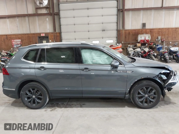 2024 Volkswagen Tiguan SE z VIN 3VVMB7AX5RM057189, wystawiony jako IAAI lot #42435936 z przebiegiem 11 189 mil mil oraz . Historia ofert i sprzedaży dostępna na DreamBid. Obrazek 13.