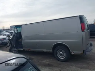 2002 GMC Savana z VIN 1GTHG39R121203395, wystawiony jako IAAI lot #41739349 z przebiegiem 140 692 mil mil oraz . Historia ofert i sprzedaży dostępna na DreamBid. Obrazek 15.