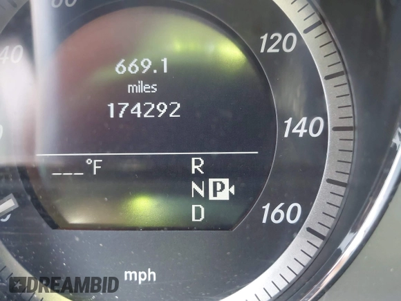 2010 Mercedes-Benz E 350 Luxury with VIN WDDHF5GB7AA092392, listed as a IAAI auction lot 42064710 with 174,292 mi miles and . Bid and sale history available at carsss.com. Image 14.