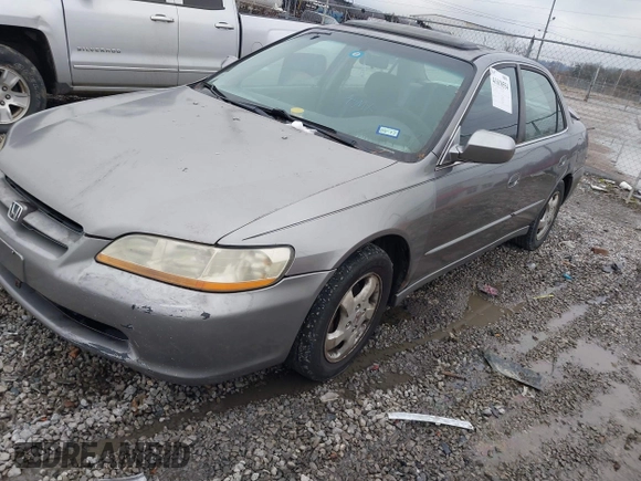 2000 Honda Accord EX z VIN 1HGCG5658YA142693, wystawiony jako IAAI lot #41618554 z przebiegiem 302 381 mil mil oraz . Historia ofert i sprzedaży dostępna na DreamBid. Obrazek 2.