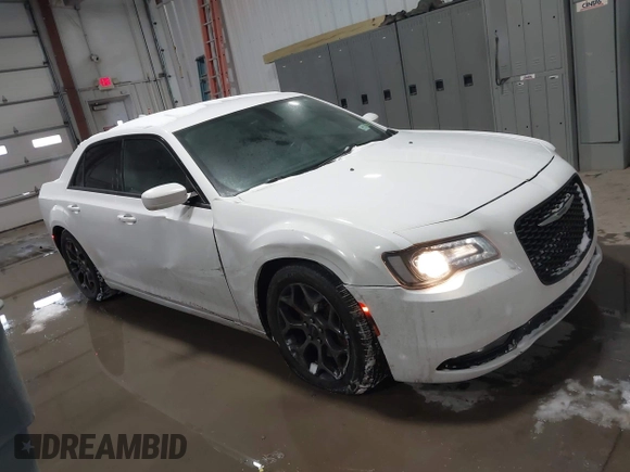 2016 Chrysler 300 with VIN 2C3CCAGG7GH171013, listed as a IAAI auction lot 41531620 with 92,134 mi miles. Bid and sale history available at carsss.com. Image 1.