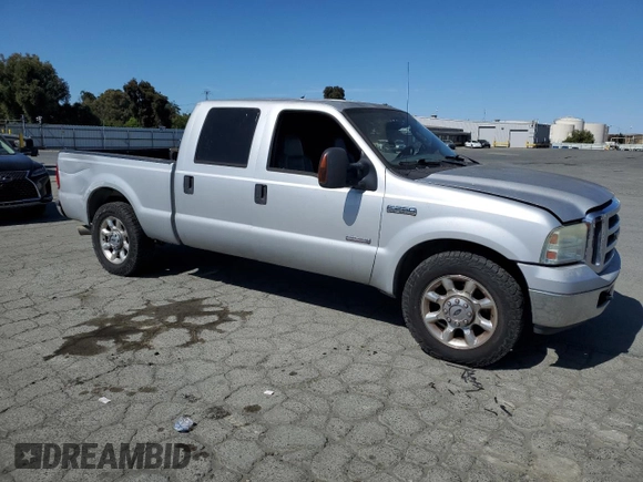 2006 Ford F-250 XL z VIN 1FTSW20P26ED39578, wystawiony jako Copart lot #59006245 z przebiegiem 241 298 mil mil oraz Szkoda całkowita • Salvage title. Historia ofert i sprzedaży dostępna na DreamBid. Obrazek 4.