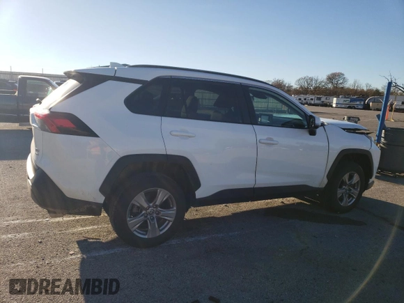 2022 Toyota RAV4 XLE with VIN 2T3P1RFV8NW299890, listed as a Copart auction lot 81045724 with 51,506 mi miles and Salvage title. Bid and sale history available at DreamBid. Image 3.