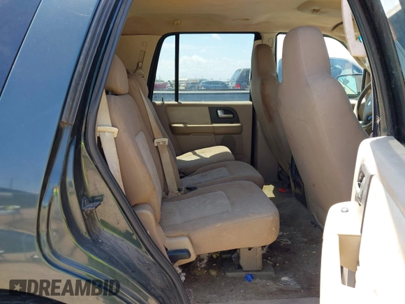 2004 Ford Expedition Special Service with VIN 1FMPU16L74LA64899, listed as a IAAI auction lot 41964679 with 178,369 mi miles. Bid and sale history available at carsss.com. Image 8.