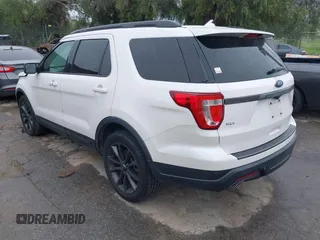 2018 Ford Explorer XLT z VIN 1FM5K7D89JGB09201, wystawiony jako IAAI lot #41796114 z przebiegiem 61 808 mil mil oraz . Historia ofert i sprzedaży dostępna na DreamBid. Obrazek 3.